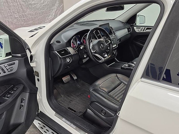 Mercedes-Benz GLE350 d 2 of 13
