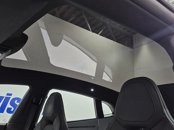 Polestar 4 9 of 13