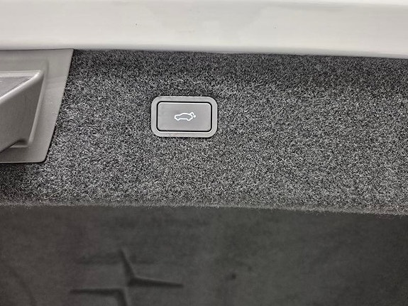 Polestar 4 9 of 13