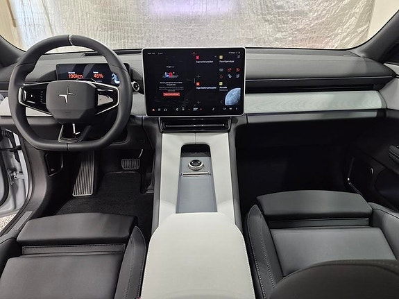 Polestar 4 6 of 13