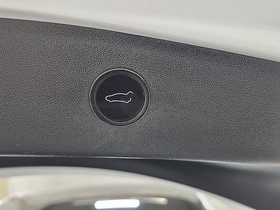Tesla Model 3 11 of 11