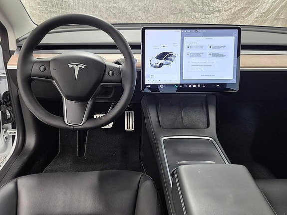 Tesla Model 3 7 of 11
