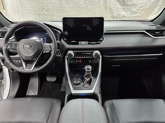 Toyota RAV4 6 of 11