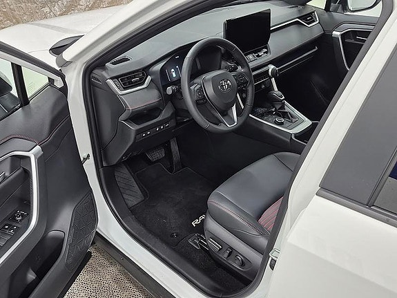 Toyota RAV4 2 of 11