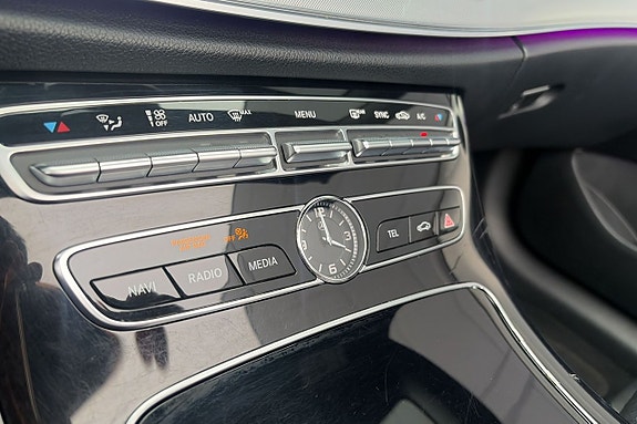 Mercedes-Benz E200 16 of 19