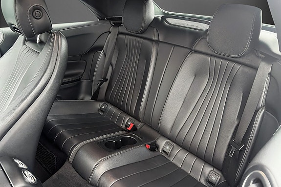 Mercedes-Benz E200 14 of 19