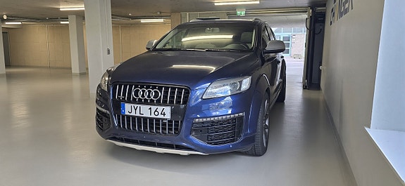 Audi Q7 2 of 14