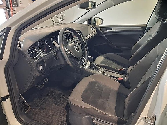 Volkswagen Golf Alltrack 3 of 6