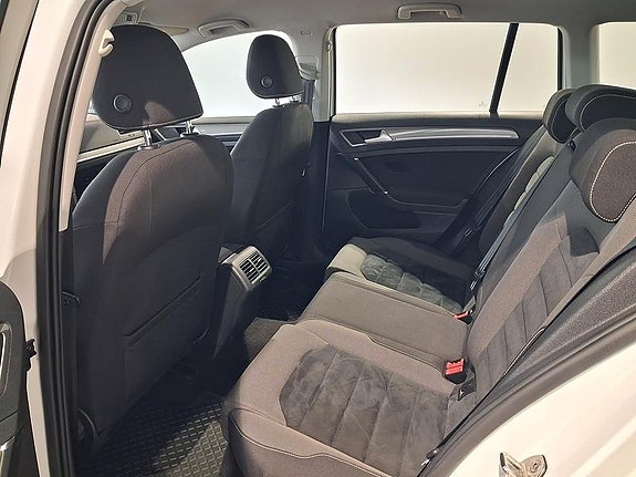 Volkswagen Golf Alltrack 4 of 6