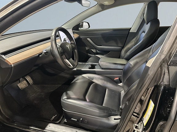 Tesla Model 3 7 of 24
