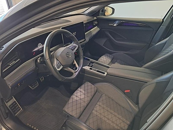 Volkswagen Passat 2 of 7