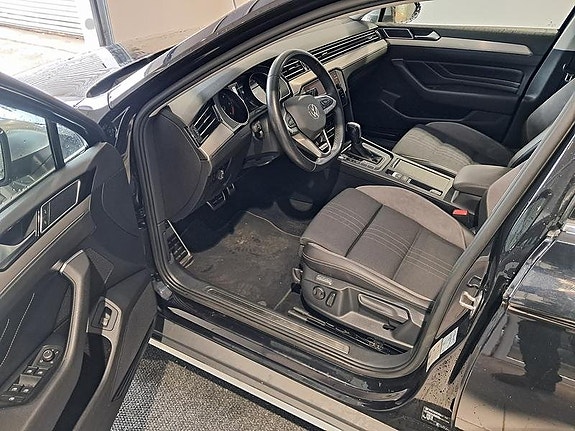 Volkswagen Passat Alltrack 2 of 7