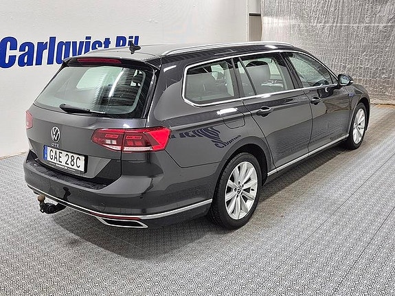 Volkswagen Passat 4 of 11