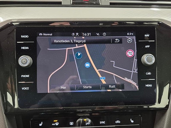 Volkswagen Passat 8 of 11