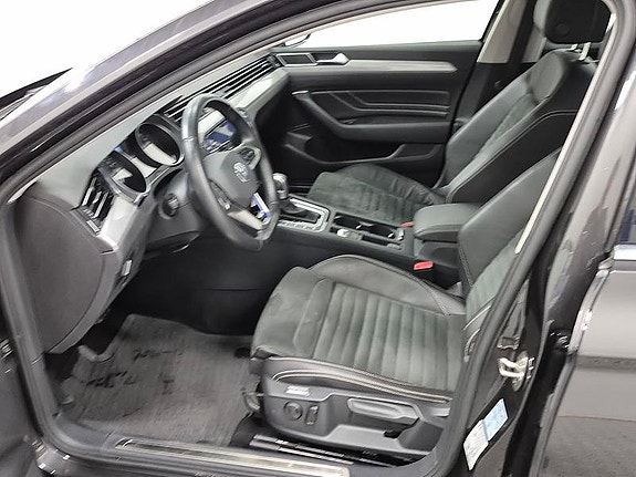 Volkswagen Passat 2 of 11