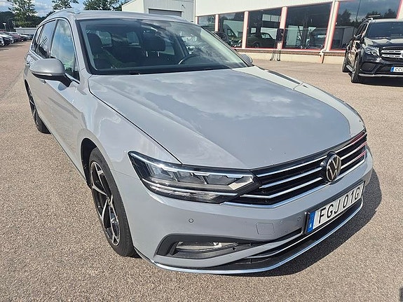 Volkswagen Passat 2 of 4