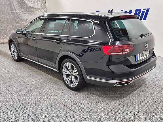 Volkswagen Passat Alltrack 3 of 10