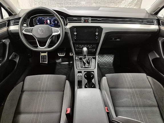 Volkswagen Passat Alltrack 4 of 10