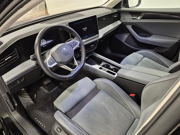 Volkswagen Passat 2 of 11