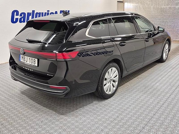 Volkswagen Passat 4 of 11