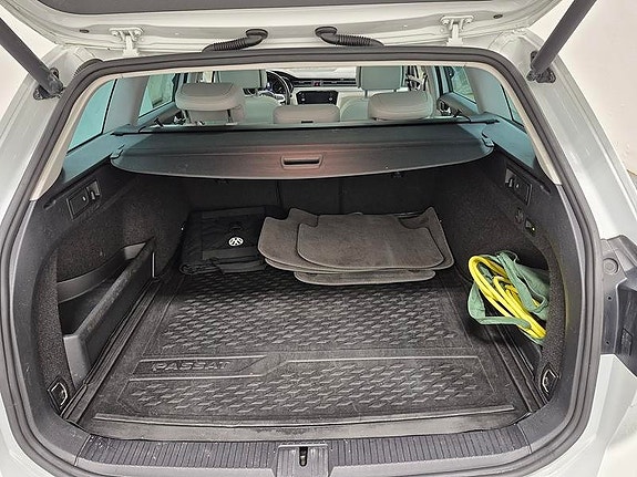 Volkswagen Passat 9 of 11