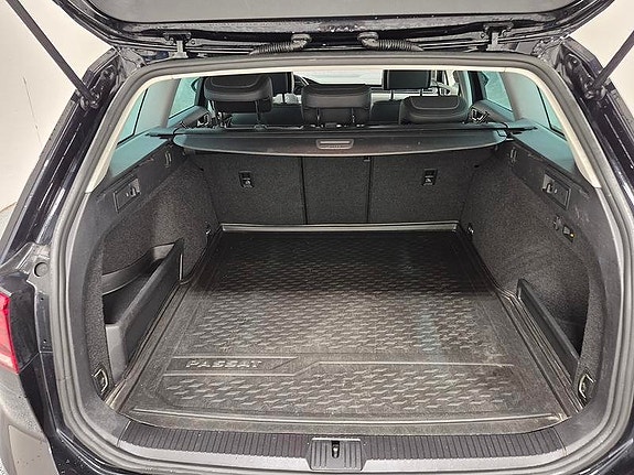 Volkswagen Passat Alltrack 11 of 11