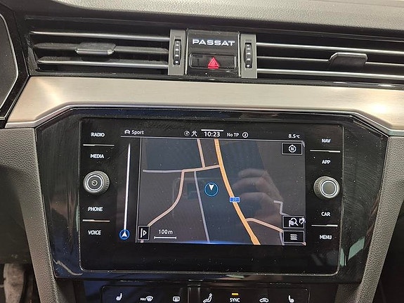 Volkswagen Passat Alltrack 7 of 11