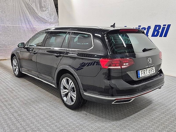 Volkswagen Passat Alltrack 5 of 11