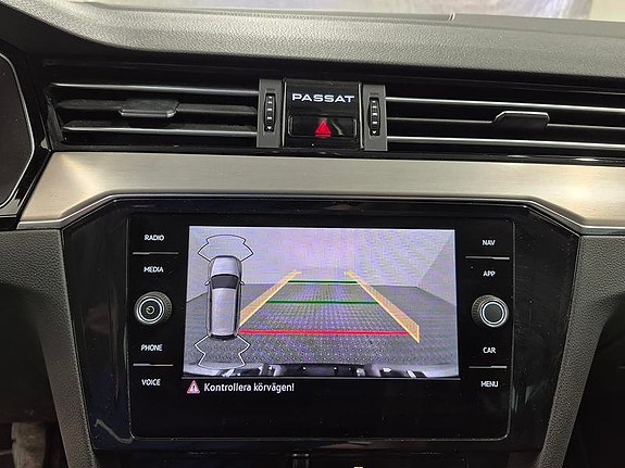 Volkswagen Passat Alltrack 8 of 11