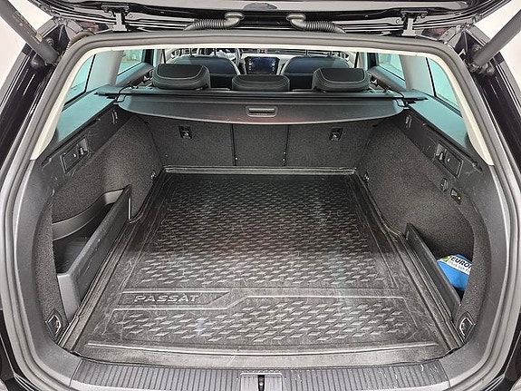Volkswagen Passat 9 of 12