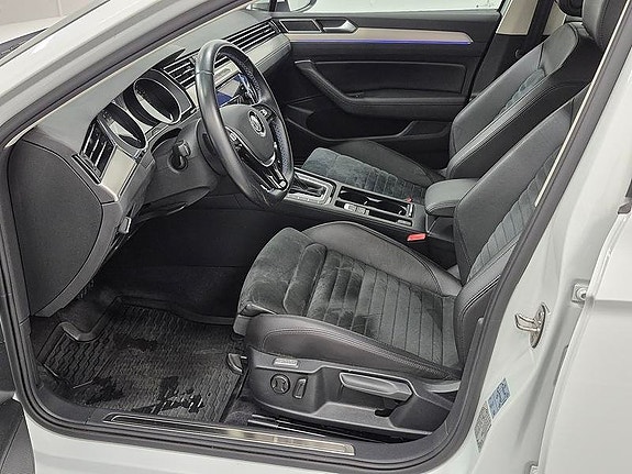 Volkswagen Passat 2 of 7