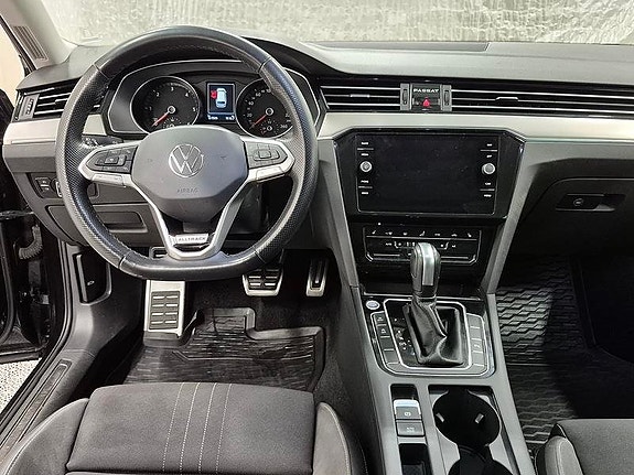 Volkswagen Passat Alltrack 6 of 11