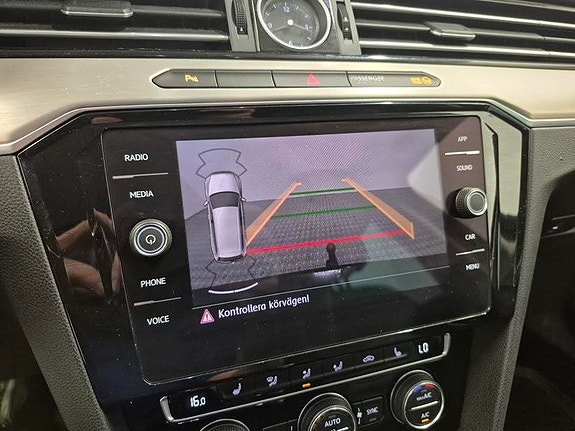 Volkswagen Passat Alltrack 7 of 11