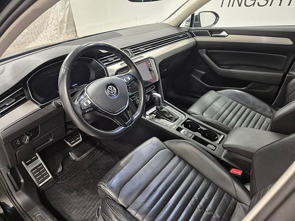 Volkswagen Passat Alltrack 2 of 11