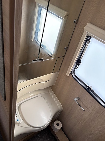 Adria Adora 753 UK barnkammare Alde Ac Mover Lufttält 10 of 13