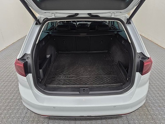 Volkswagen Passat 12 of 12