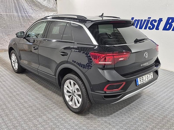 Volkswagen T-Roc 5 of 8
