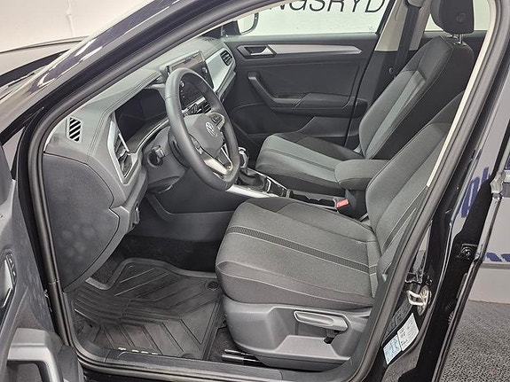 Volkswagen T-Roc 2 of 8