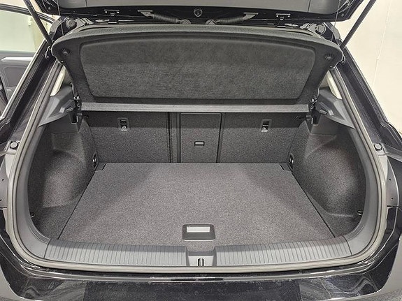 Volkswagen T-Roc 8 of 8