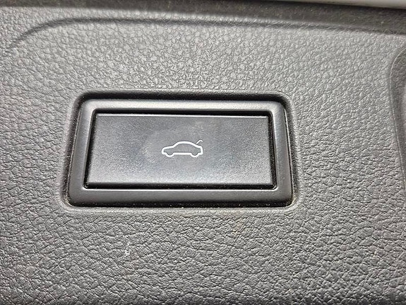 Volkswagen Passat 10 of 13