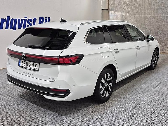 Volkswagen Passat 4 of 11