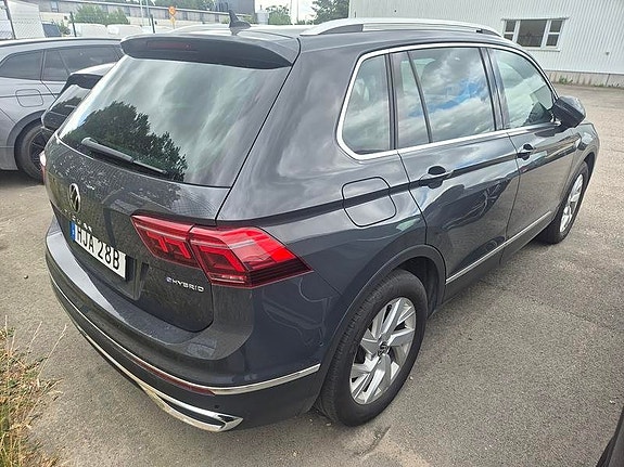 Volkswagen Tiguan 3 of 4