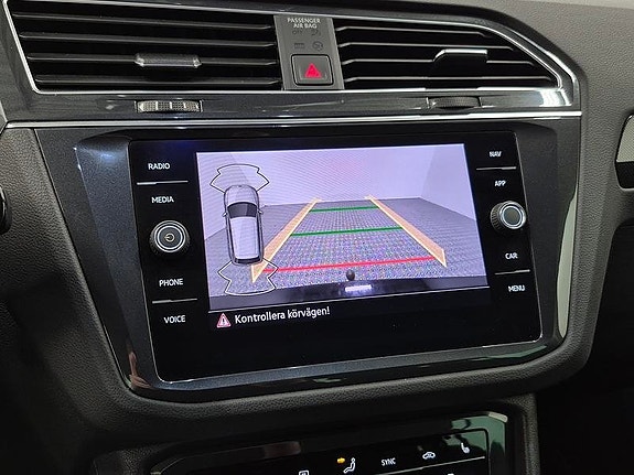 Volkswagen Tiguan 8 of 12