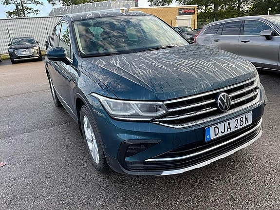 Volkswagen Tiguan 2 of 5