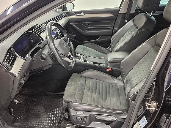 Volkswagen Passat 2 of 13