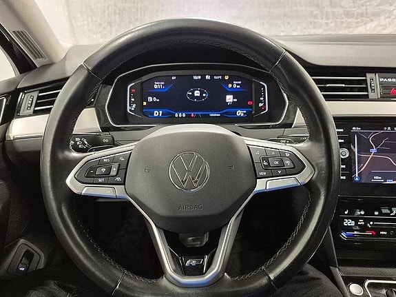 Volkswagen Passat 9 of 13
