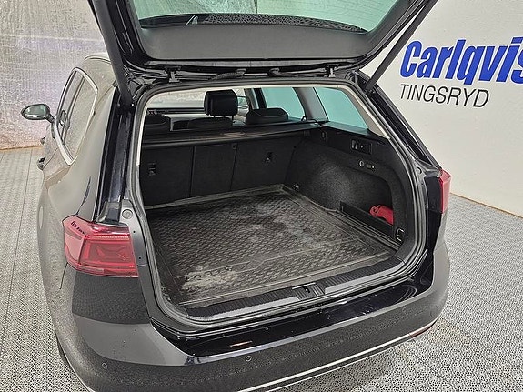 Volkswagen Passat 12 of 13