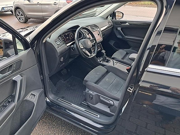 Volkswagen Tiguan 2 of 7