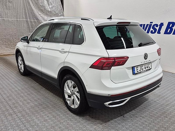 Volkswagen Tiguan 3 of 9
