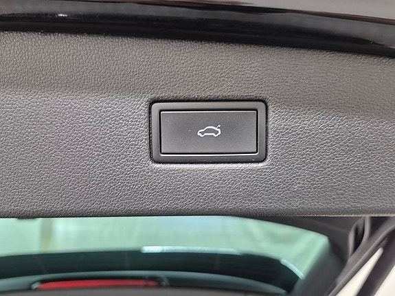 Volkswagen Tiguan 9 of 12